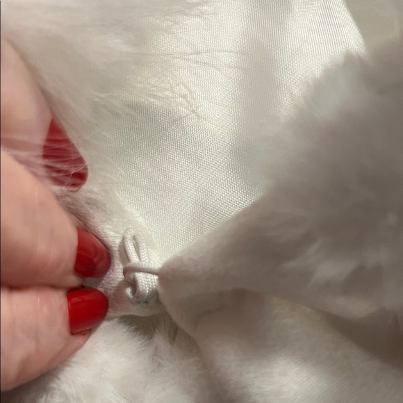 Luxurious White Faux Fur Coat - Picture 13 of 16